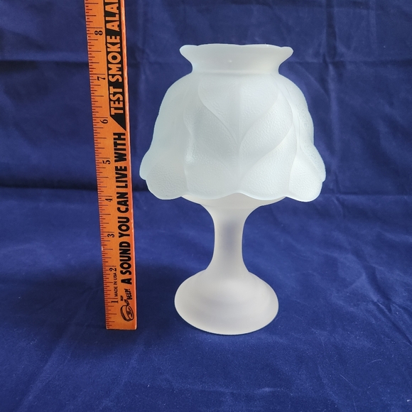 Vintage LE Smith Woodrose Leaf Blue Frosted Satin Glass Fairy Lamp - Picture 2 of 7